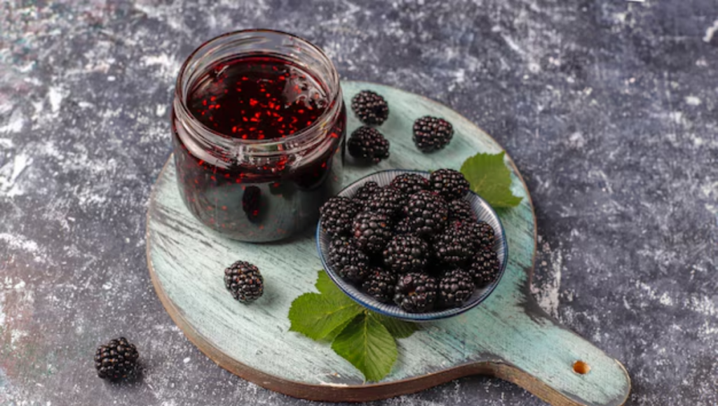 making blackberry jelly